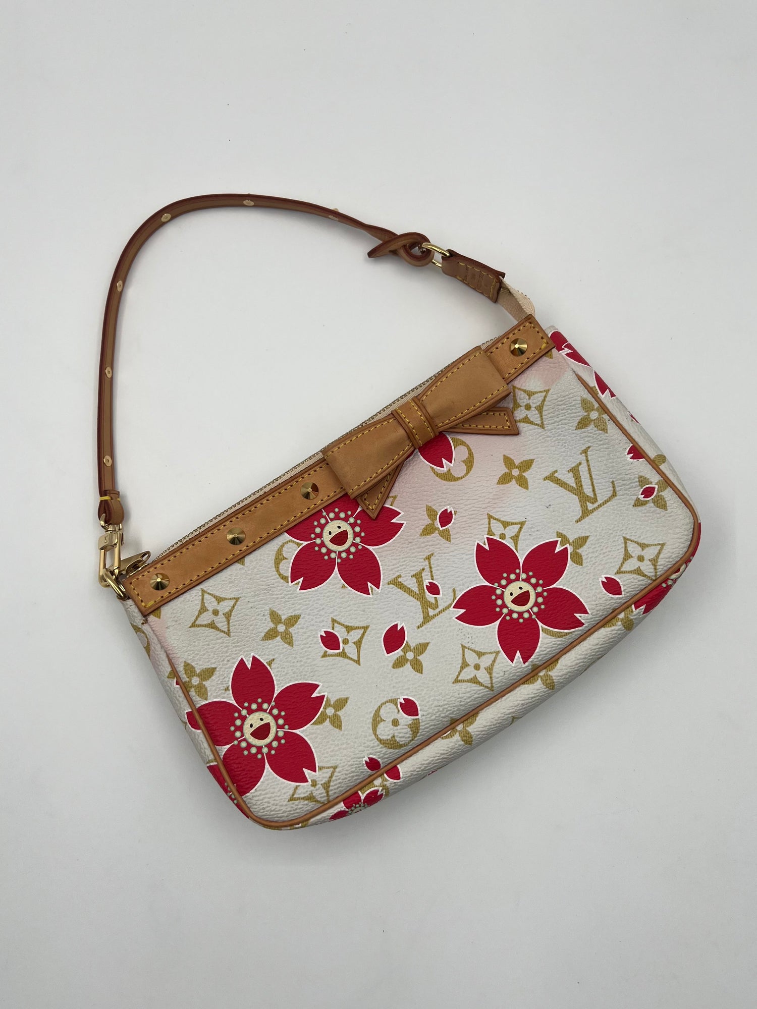 LOUIS VUITTON Handbag