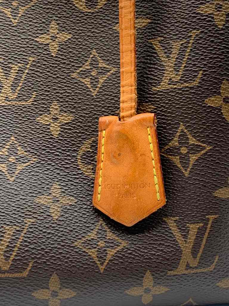 LOUIS VUITTON Handbag