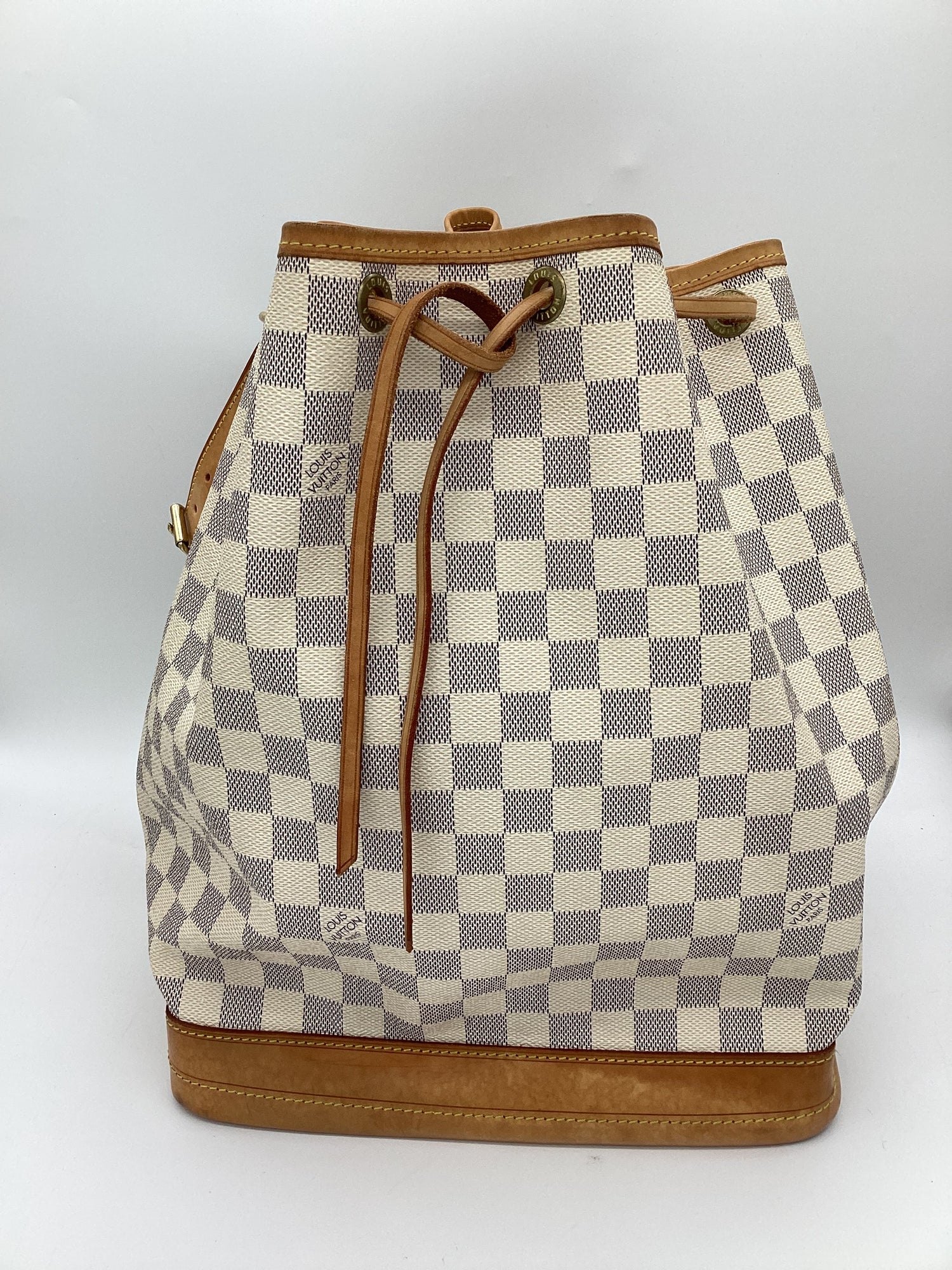 LOUIS VUITTON Excellent: This item is gently used Handbag