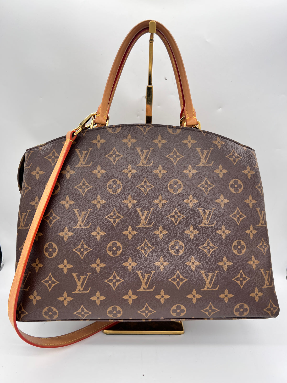 LOUIS VUITTON Handbag