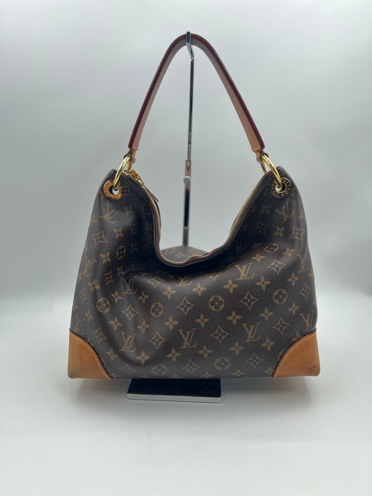 LOUIS VUITTON Excellent: This item is gently used Handbag