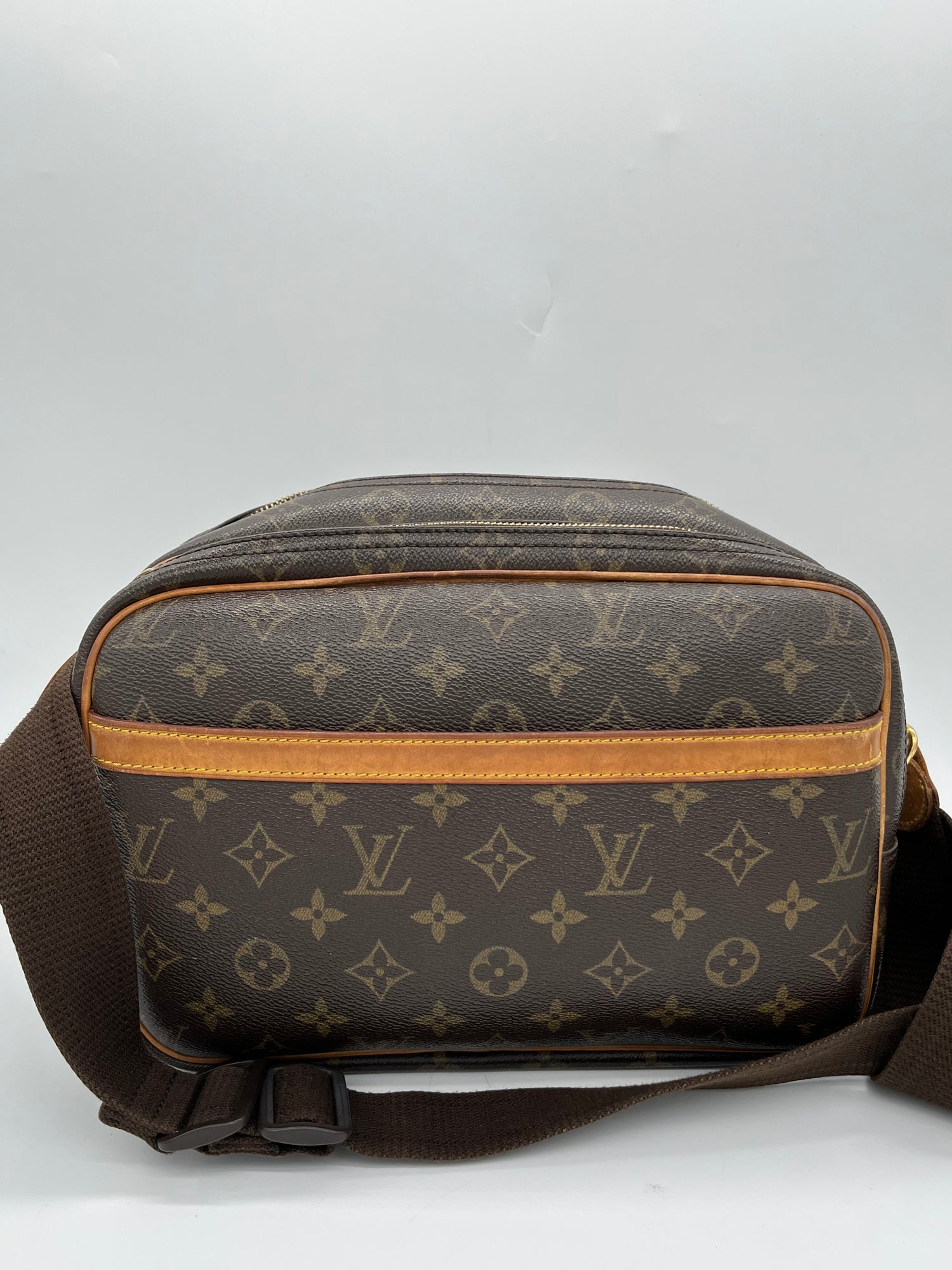 LOUIS VUITTON Handbag