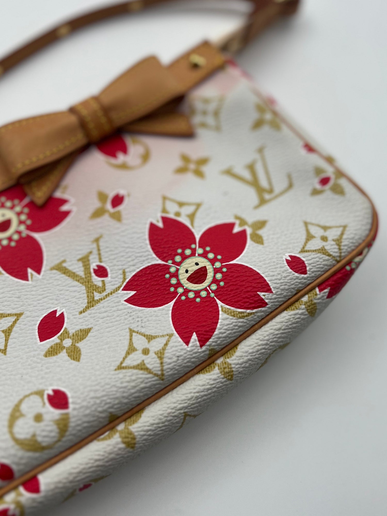 LOUIS VUITTON Handbag