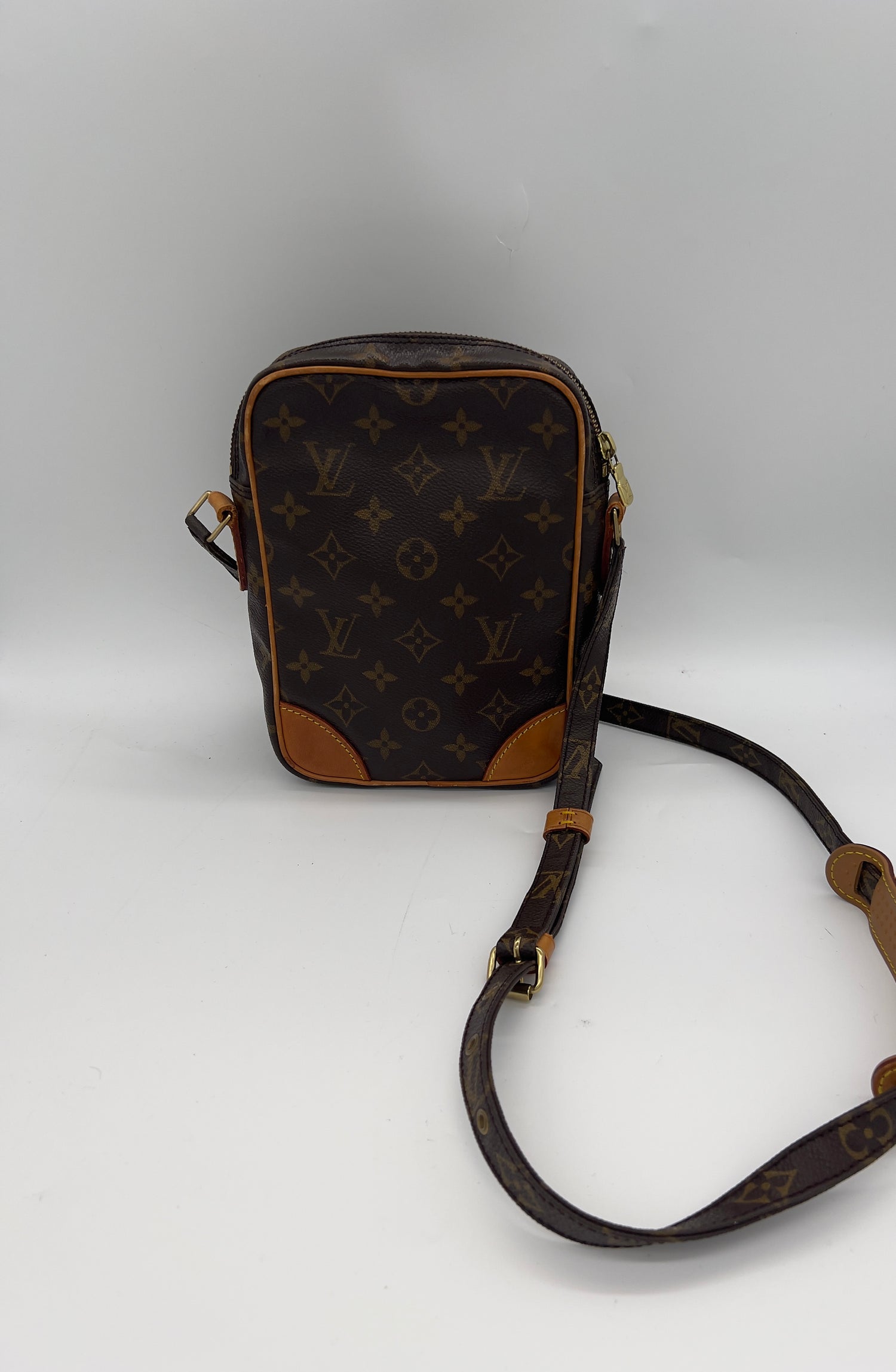 LOUIS VUITTON Excellent: This item is gently used Handbag