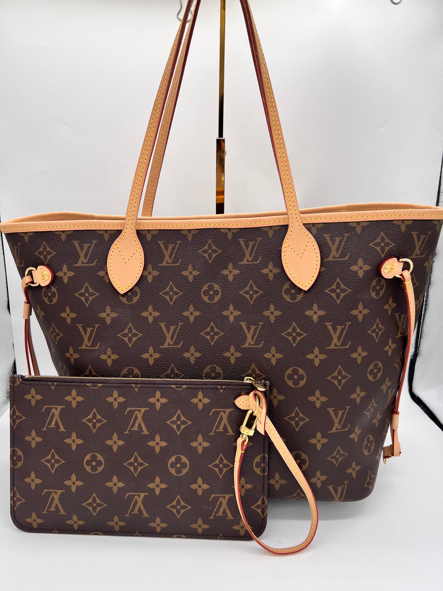 LOUIS VUITTON Excellent: This item is gently used Handbag