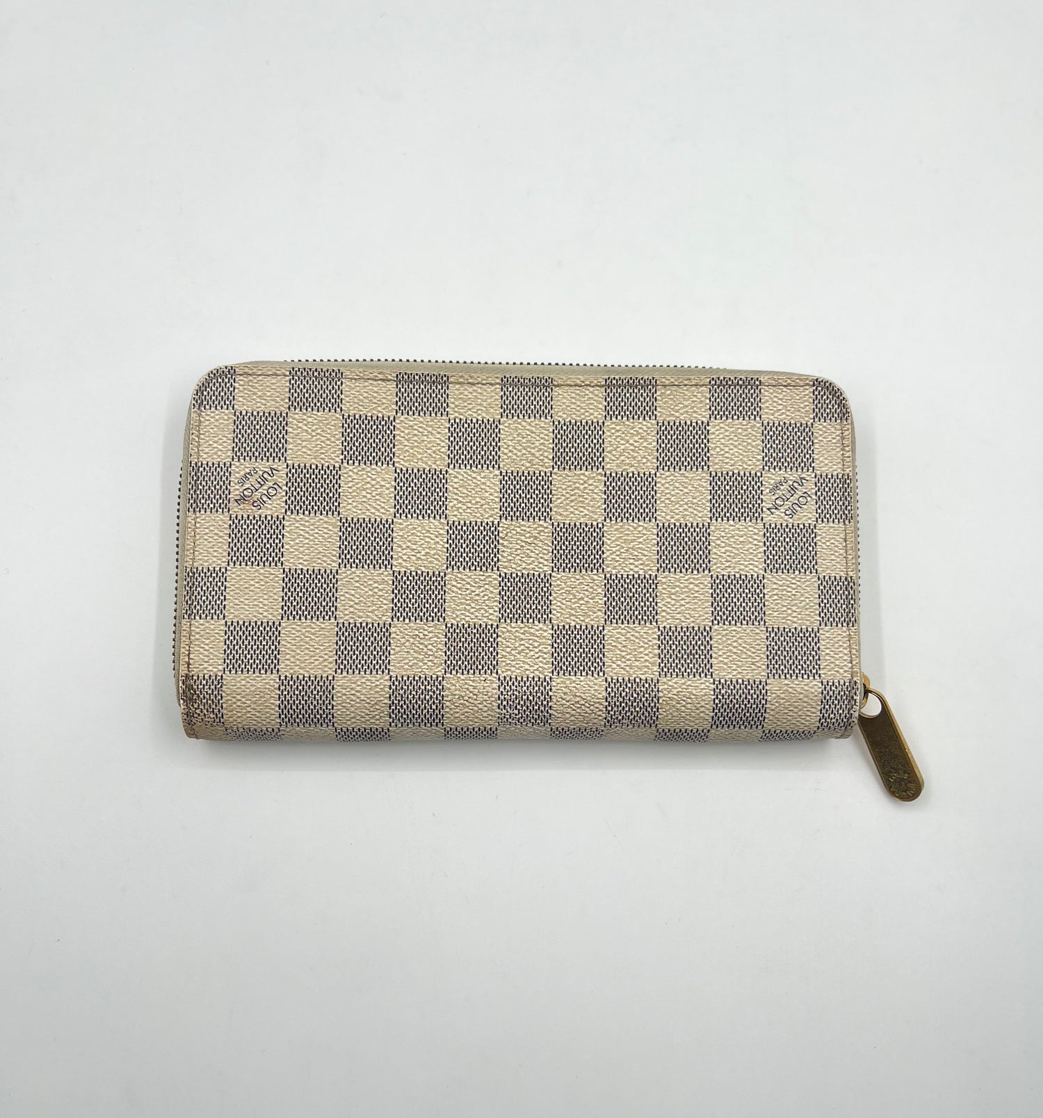 LOUIS VUITTON Fair / Well-Loved: Item shows wear Wallet