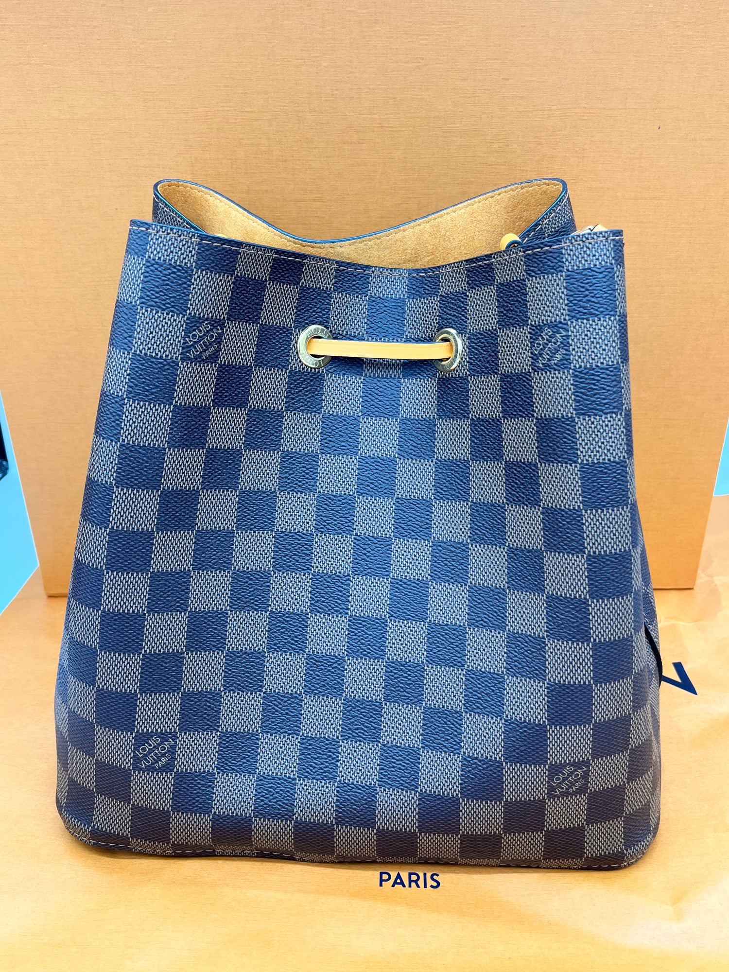 LOUIS VUITTON Excellent: This item is gently used Handbag