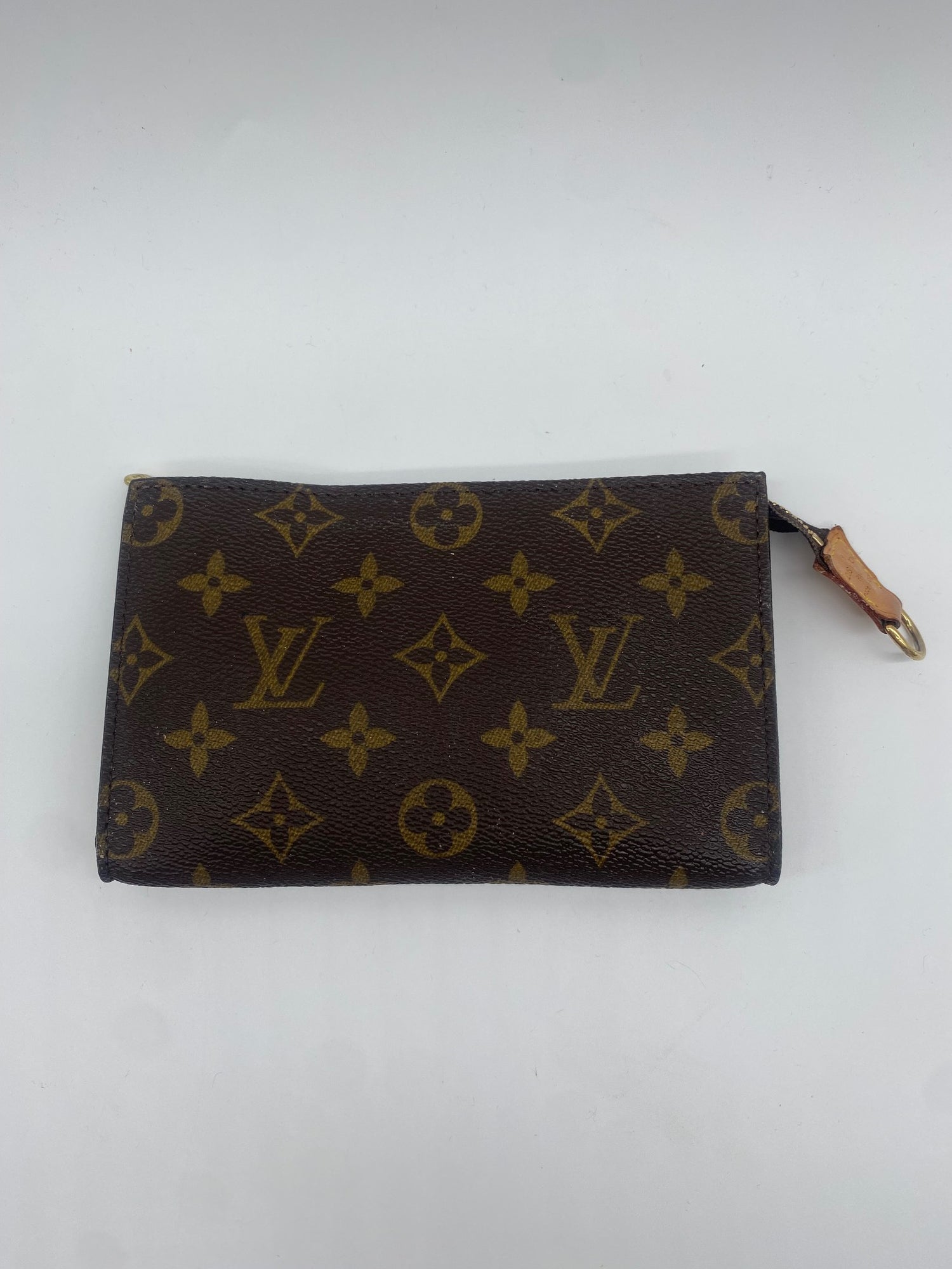 LOUIS VUITTON Fair / Well-Loved: Item shows wear Pouch