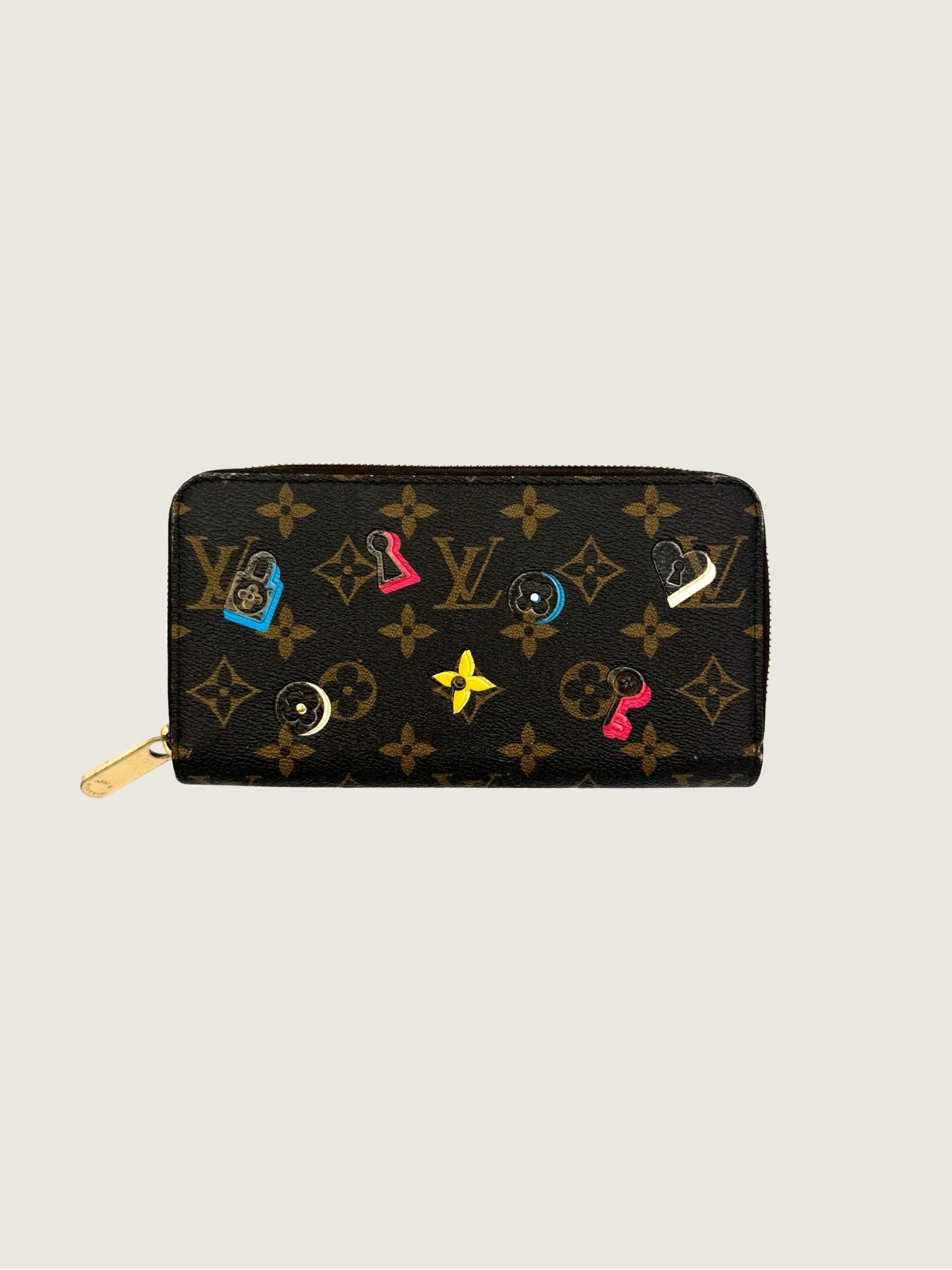LOUIS VUITTON Excellent: This item is gently used Wallet
